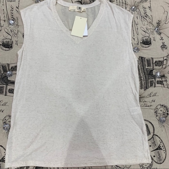 Everleigh Contrast Yoke V-Neck Top - Picture 4 of 7